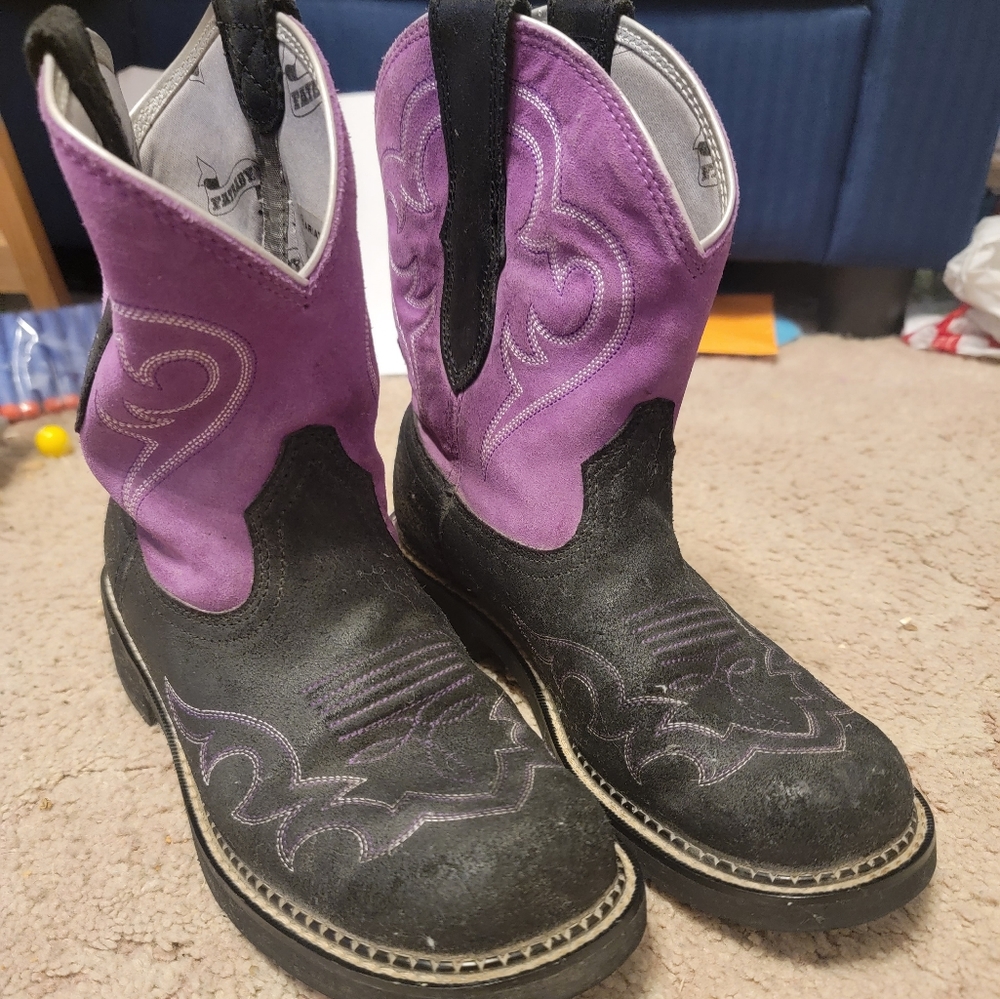 Ariat fatbaby size 9 boots